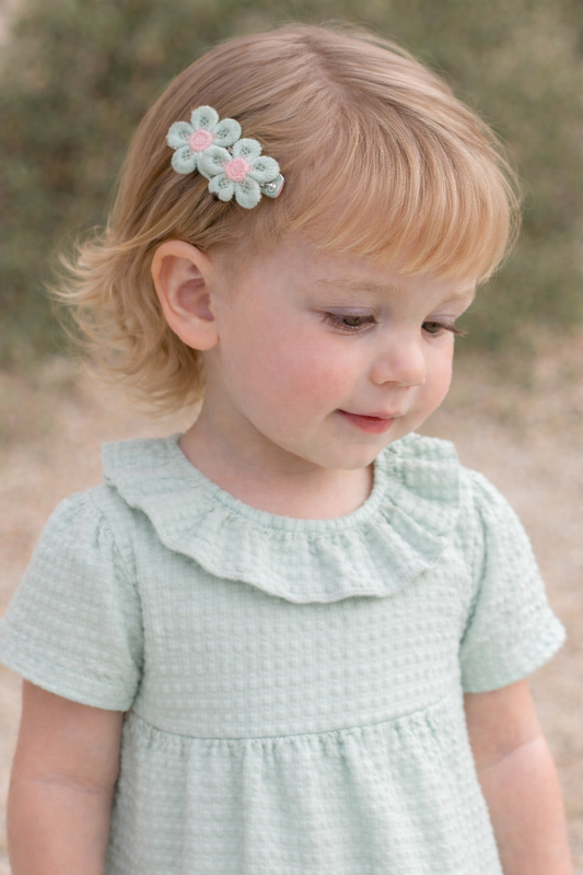 A pair of flower fringe lined clips